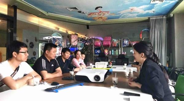 2018-5-24 太阳成集团tyc33455师生应邀赴郑州约克动漫公司参观学习.jpg