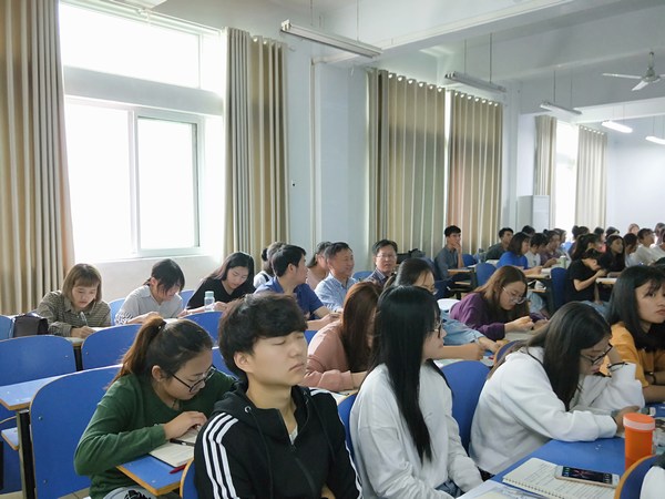 陈登报深入太阳成集团tyc33455听课.jpg